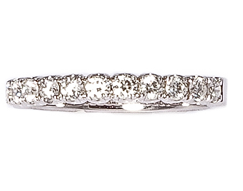 18K WHITE GOLD SHARED PRONG AND ROUND DIAMOND BAND 