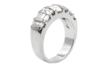 14k white gold round and baguette diamond barset ring